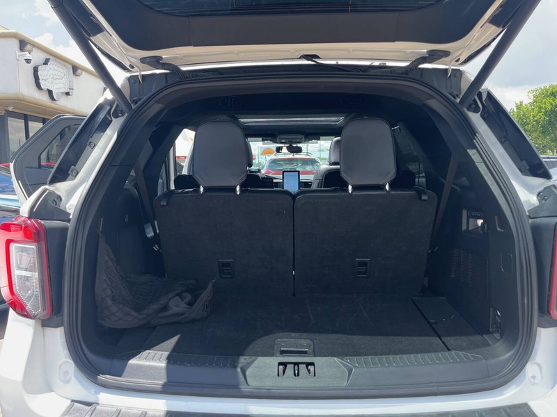 Ford Explorer Vehicle Image 21