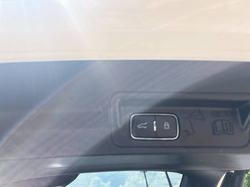 Ford Explorer Vehicle Image 22