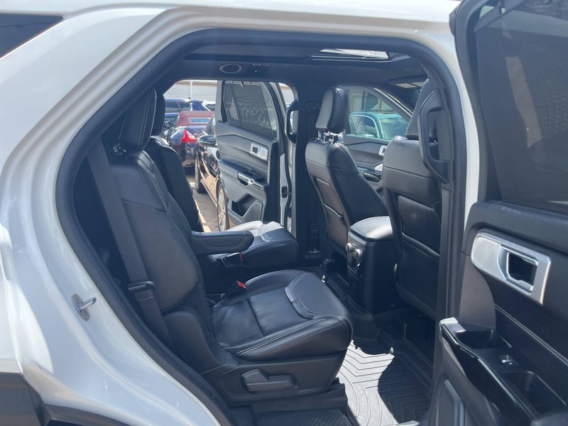 Ford Explorer Vehicle Image 23