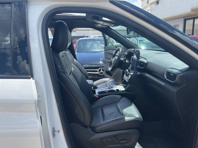 Ford Explorer Vehicle Image 24