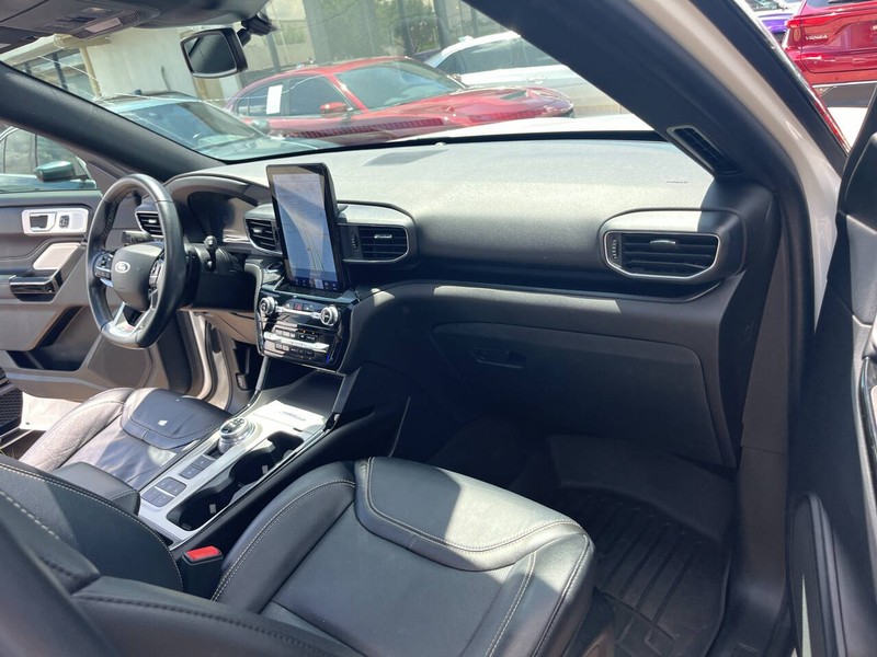 Ford Explorer Vehicle Image 25
