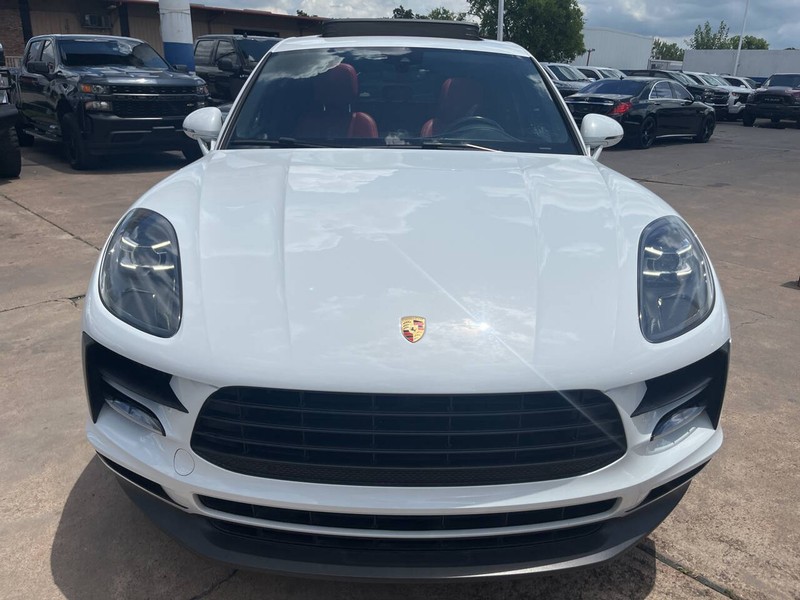 Porsche Macan Vehicle Image 02