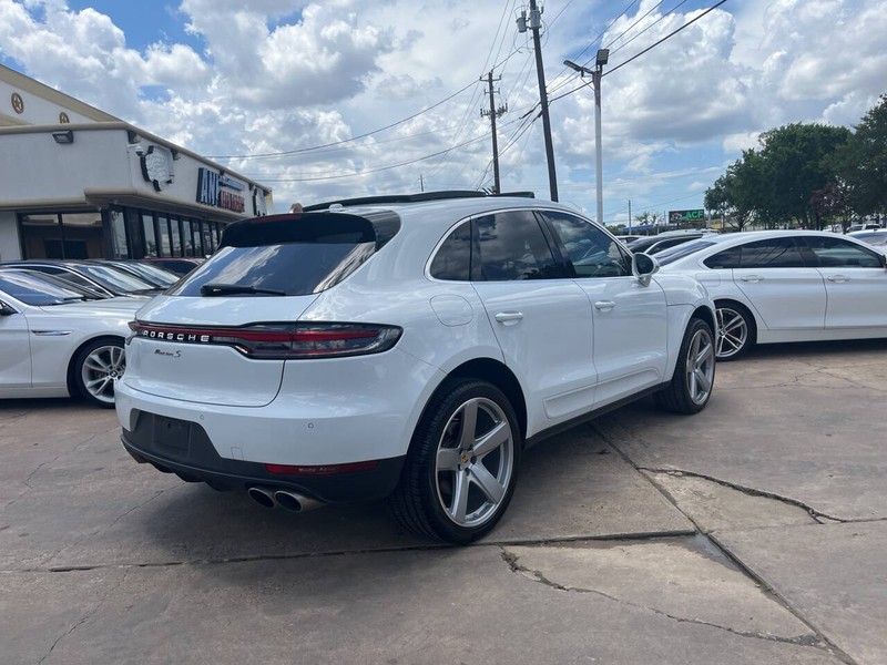 Porsche Macan Vehicle Image 04