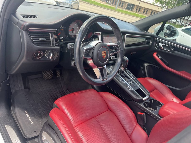 Porsche Macan Vehicle Image 08