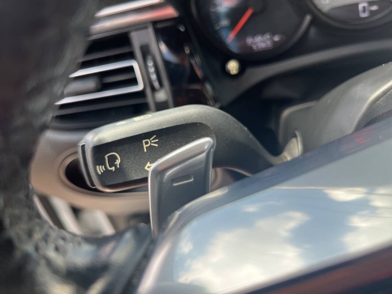 Porsche Macan Vehicle Image 11