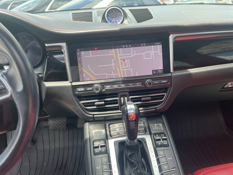Porsche Macan Vehicle Image 13