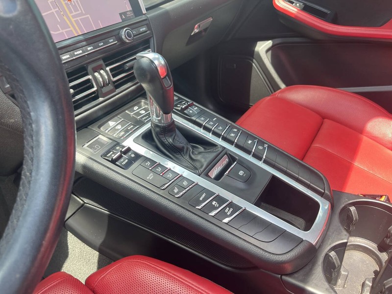Porsche Macan Vehicle Image 14