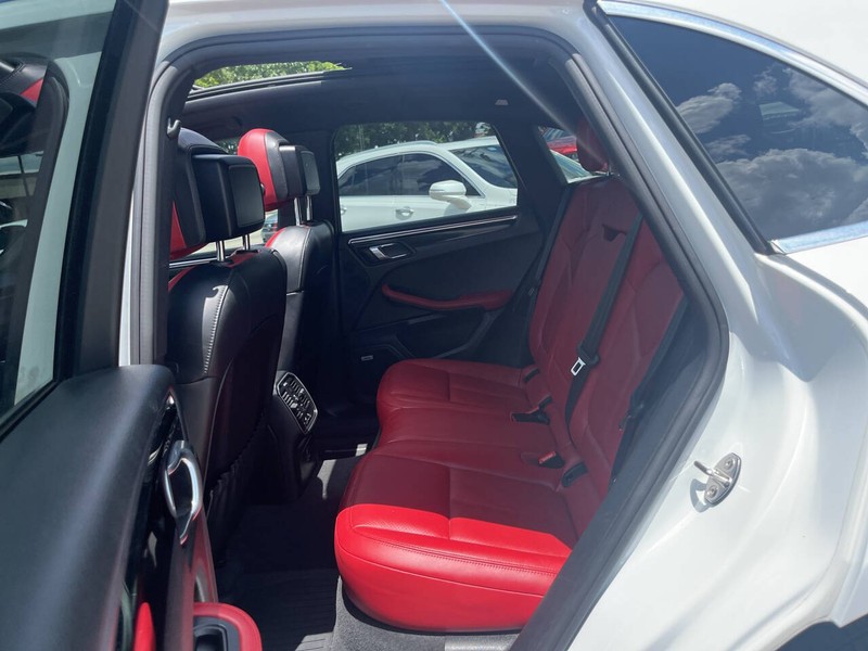 Porsche Macan Vehicle Image 19