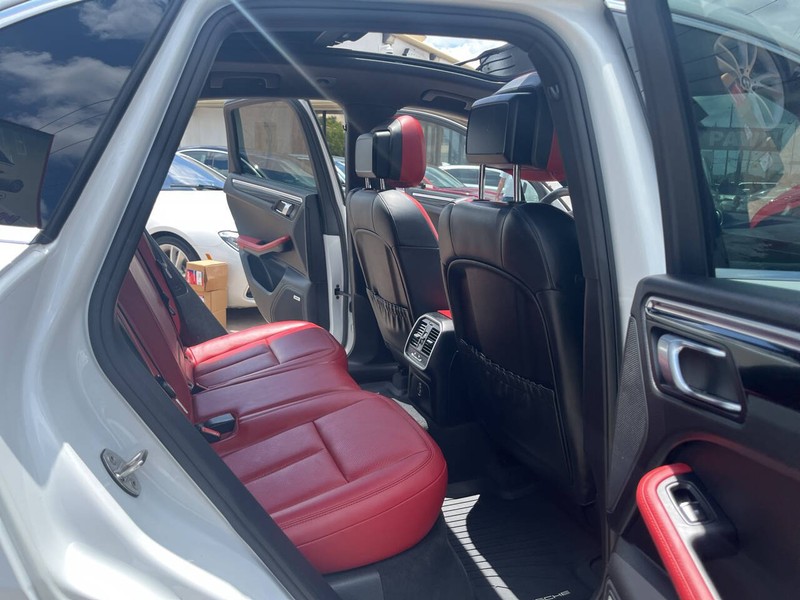 Porsche Macan Vehicle Image 20