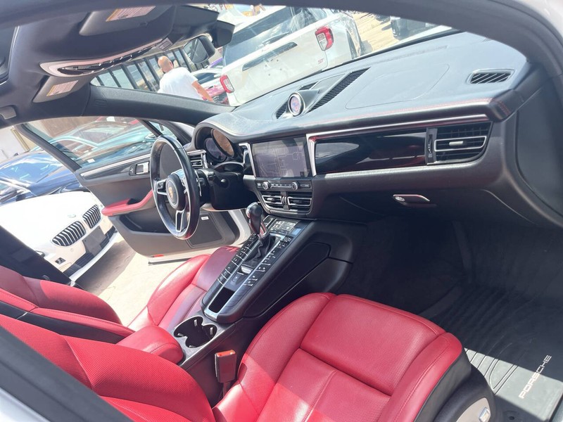 Porsche Macan Vehicle Image 23