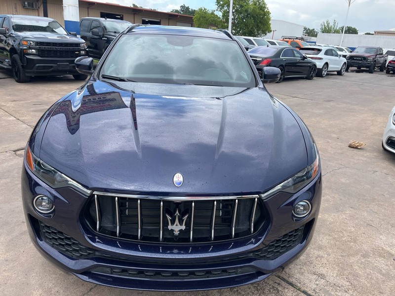 Maserati Levante Vehicle Image 02