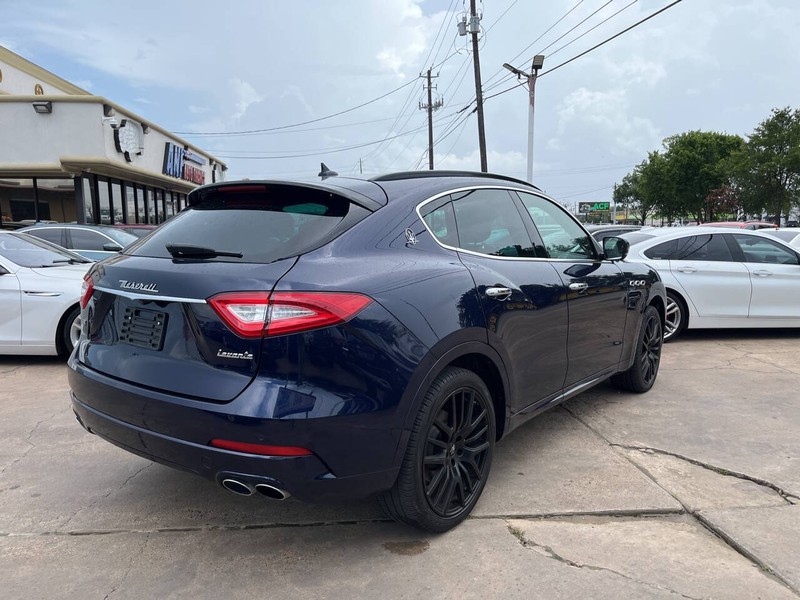 Maserati Levante Vehicle Image 04