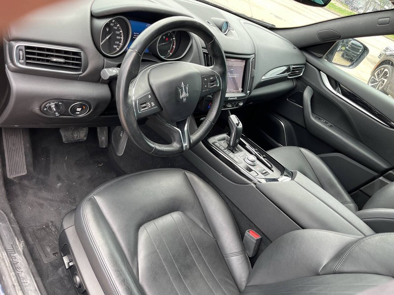 Maserati Levante Vehicle Image 08
