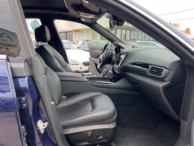 Maserati Levante Vehicle Image 11