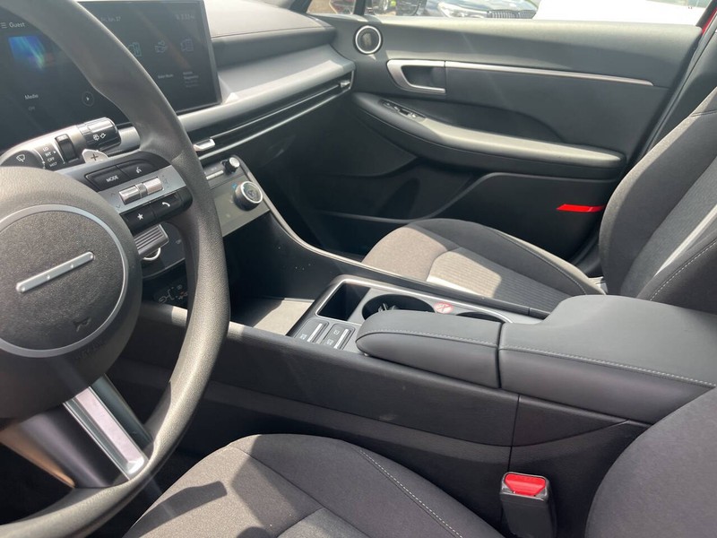 Hyundai Sonata Vehicle Image 14
