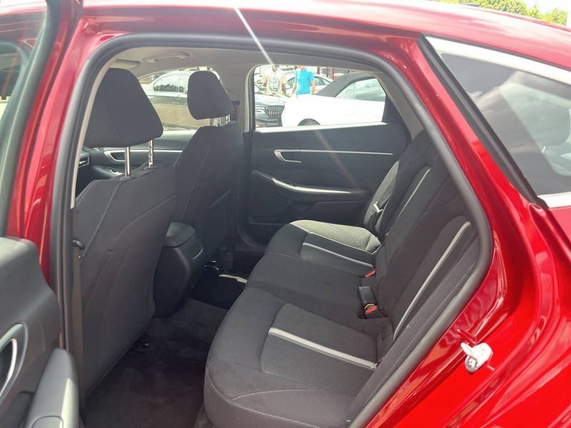 Hyundai Sonata Vehicle Image 17