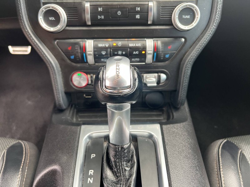 Ford Mustang Vehicle Image 12