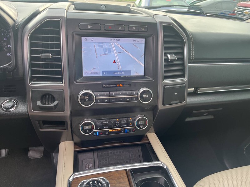 Ford Expedition Vehicle Image 12