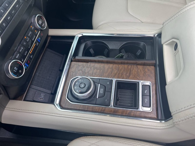 Ford Expedition Vehicle Image 13