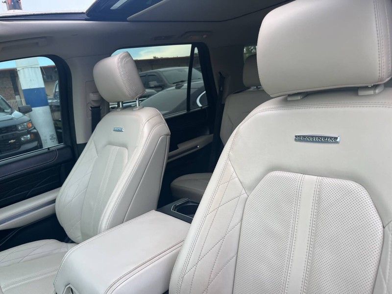 Ford Expedition Vehicle Image 16