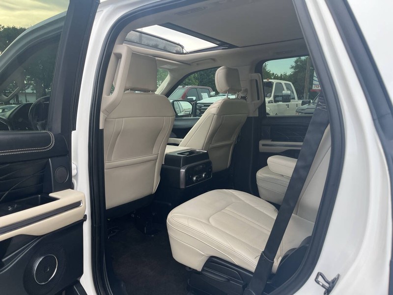 Ford Expedition Vehicle Image 18