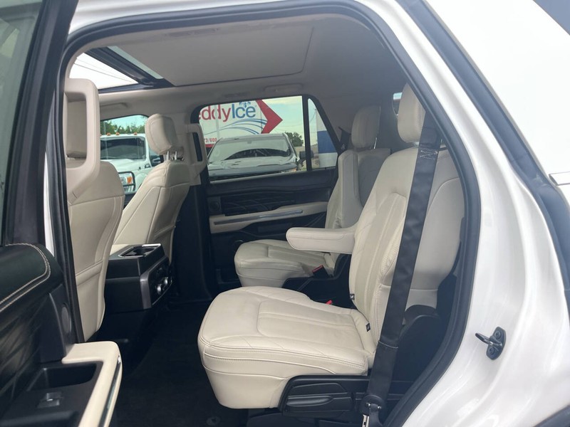 Ford Expedition Vehicle Image 19