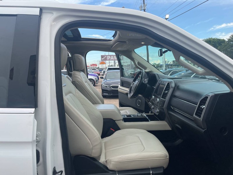 Ford Expedition Vehicle Image 26