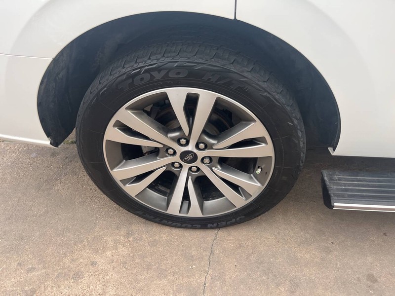 Ford Expedition Vehicle Image 28