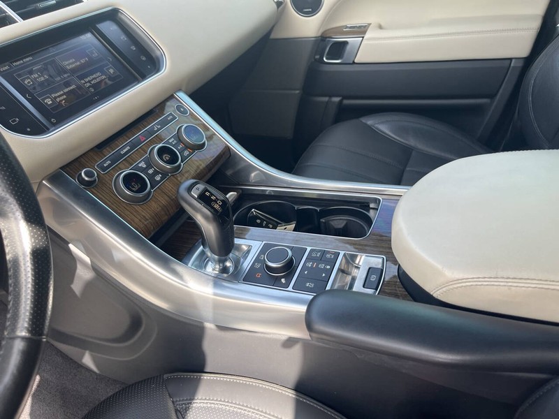 Land Rover Range Rover Sport Vehicle Image 11