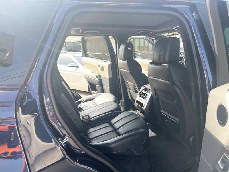 Land Rover Range Rover Sport Vehicle Image 19