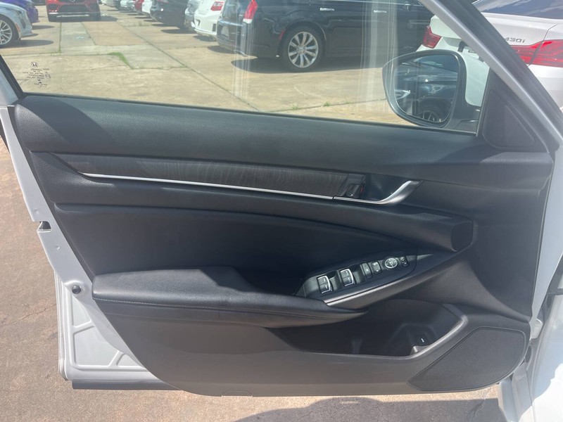 Honda Accord Sedan Vehicle Image 06