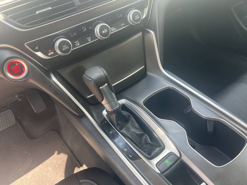 Honda Accord Sedan Vehicle Image 11