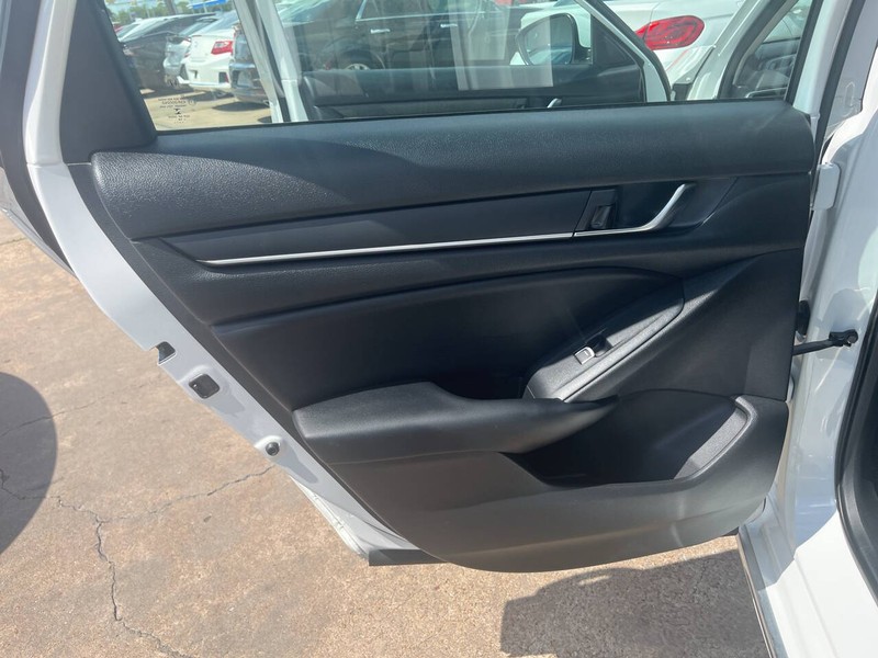 Honda Accord Sedan Vehicle Image 14