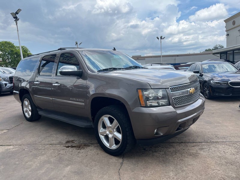 Chevrolet Suburban Vehicle Image 03