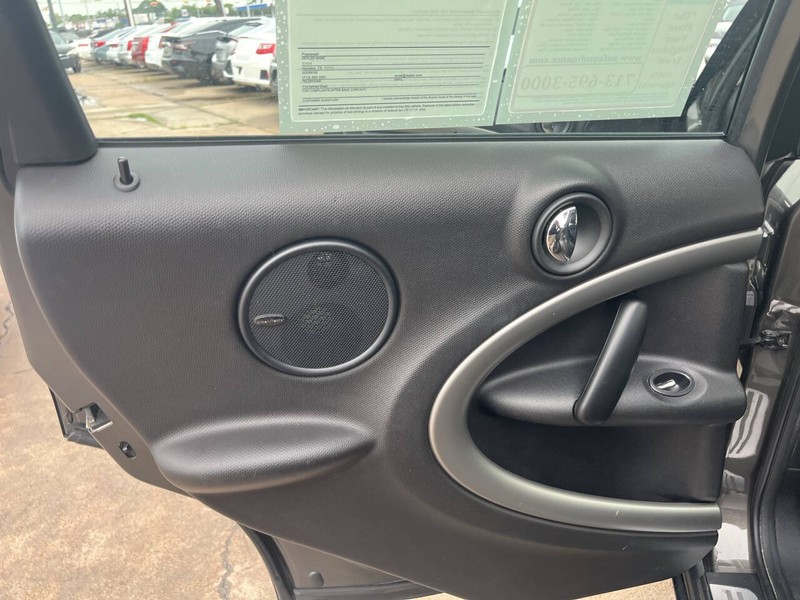 MINI Cooper Countryman Vehicle Image 15