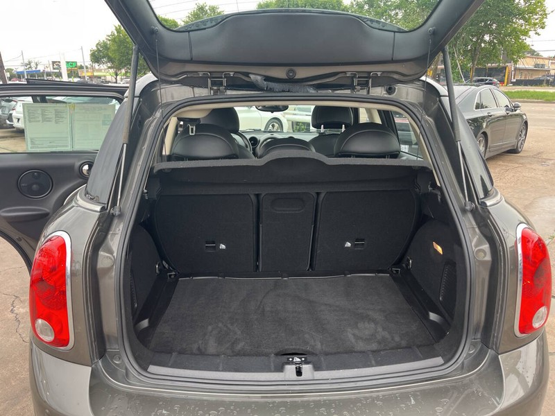 MINI Cooper Countryman Vehicle Image 18
