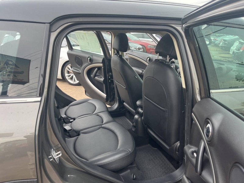 MINI Cooper Countryman Vehicle Image 19