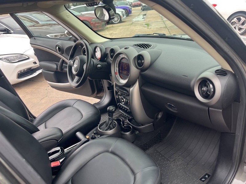 MINI Cooper Countryman Vehicle Image 21