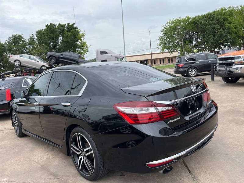 Honda Accord Sedan Vehicle Image 05