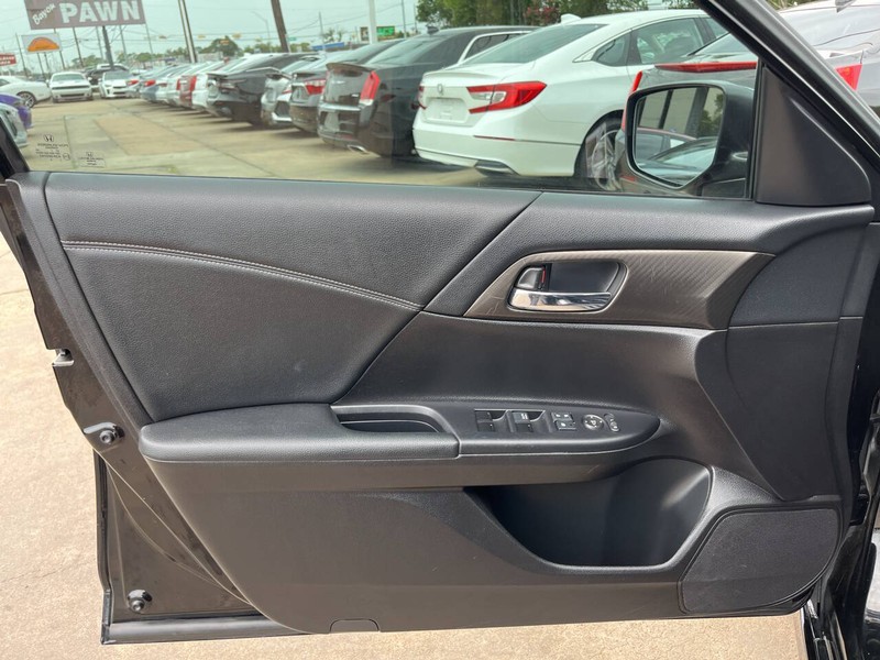 Honda Accord Sedan Vehicle Image 06
