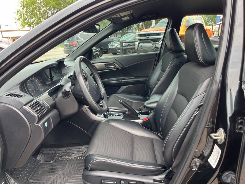 Honda Accord Sedan Vehicle Image 08