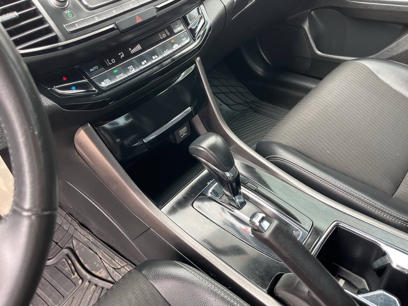Honda Accord Sedan Vehicle Image 10