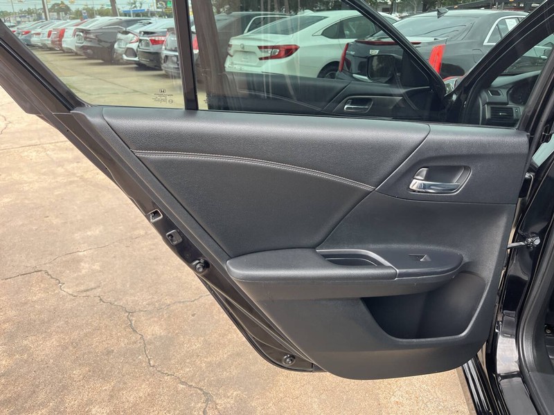 Honda Accord Sedan Vehicle Image 12