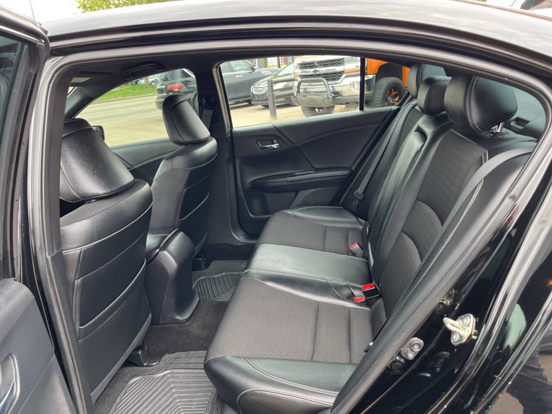 Honda Accord Sedan Vehicle Image 14