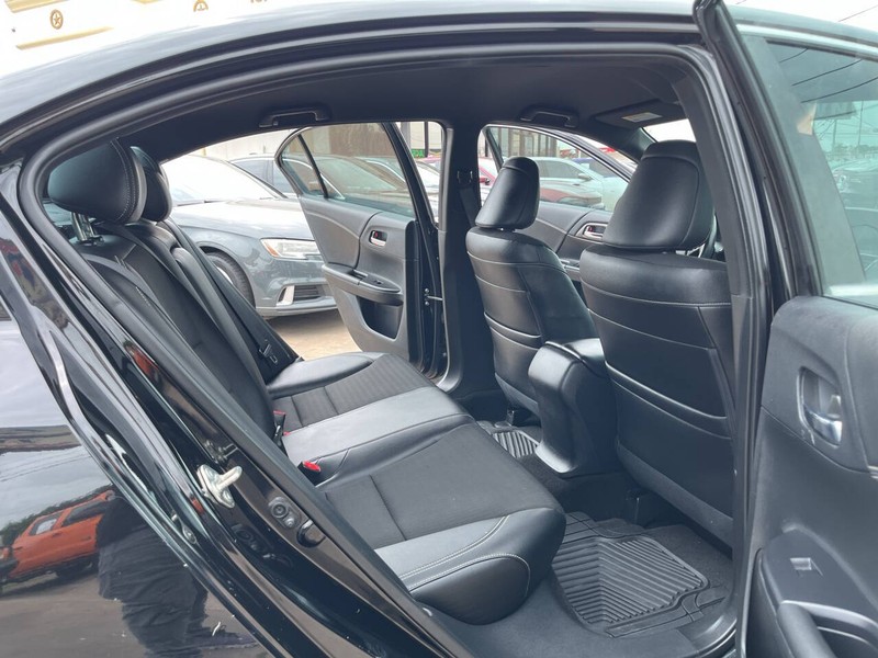 Honda Accord Sedan Vehicle Image 17