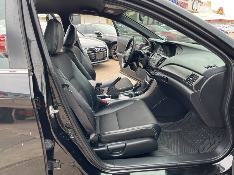 Honda Accord Sedan Vehicle Image 19