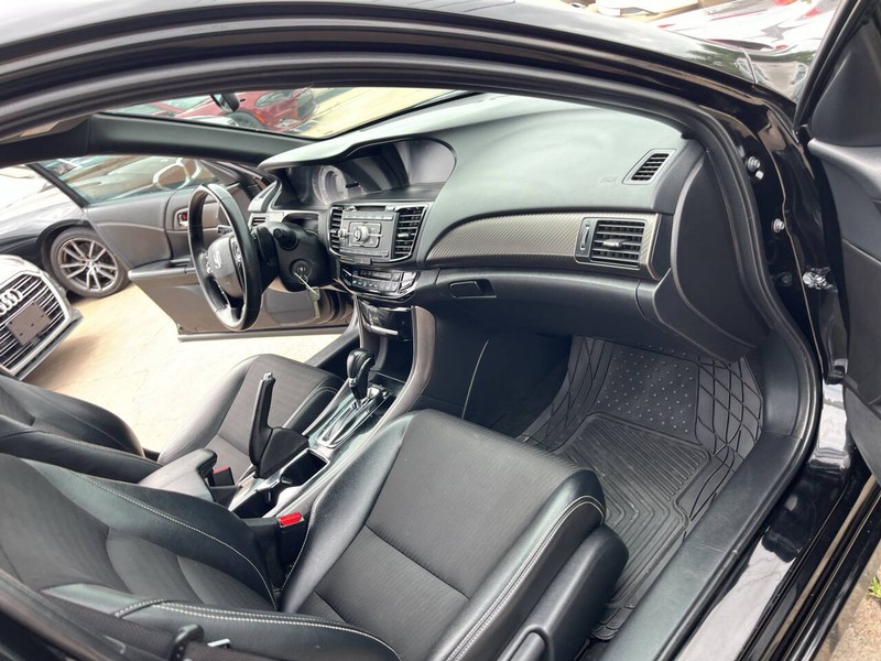 Honda Accord Sedan Vehicle Image 20