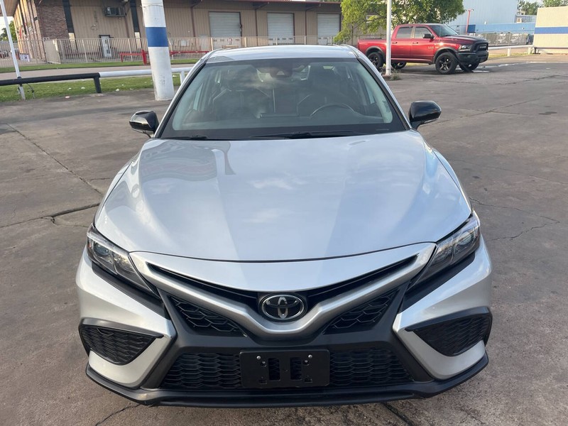 Toyota Camry Vehicle Image 02