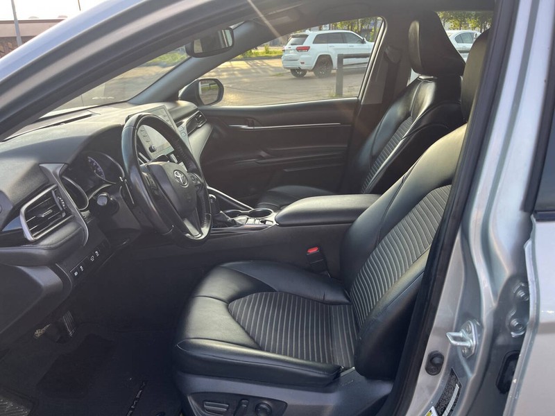 Toyota Camry Vehicle Image 08