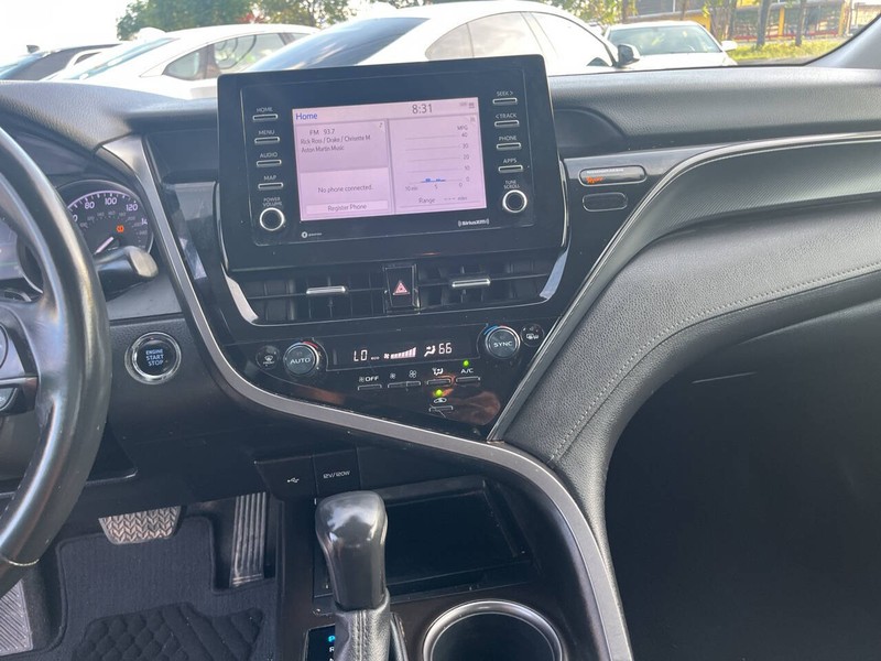Toyota Camry Vehicle Image 11